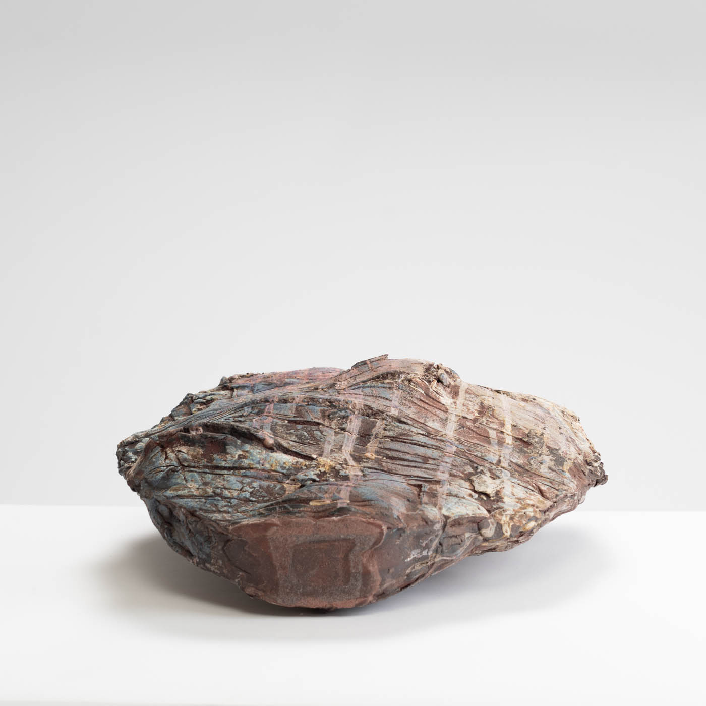 LB556Y133 Enclosed Rock Form