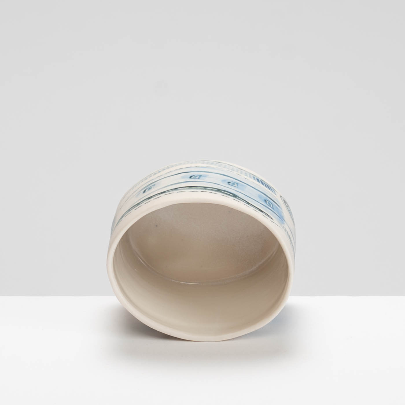 LC142Y357 Oval Vessel with Stitches