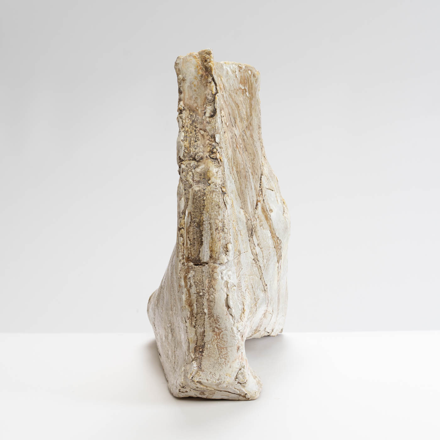 LB556Y95 Enclosed Rock Form