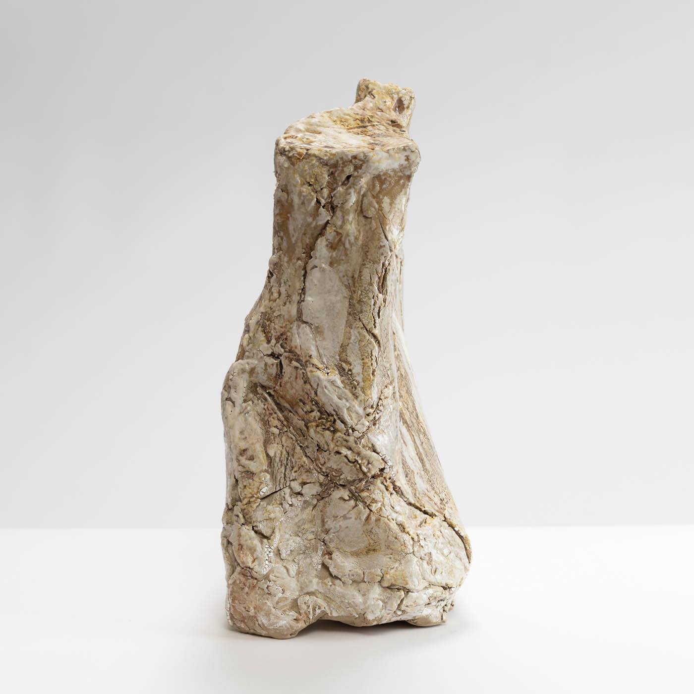 LB556Y95 Enclosed Rock Form