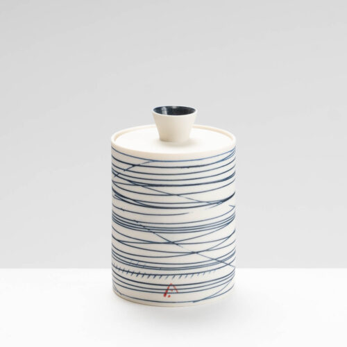 AT488Y550 Lidded Pot Blue Lines