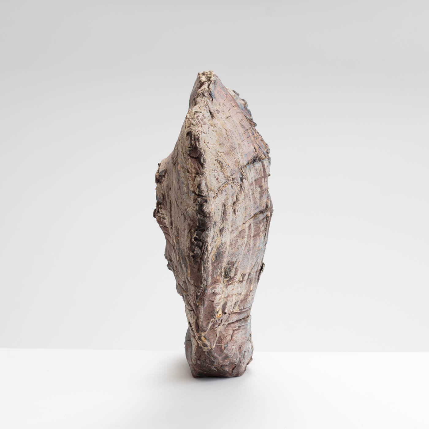 LB556Y133 Enclosed Rock Form