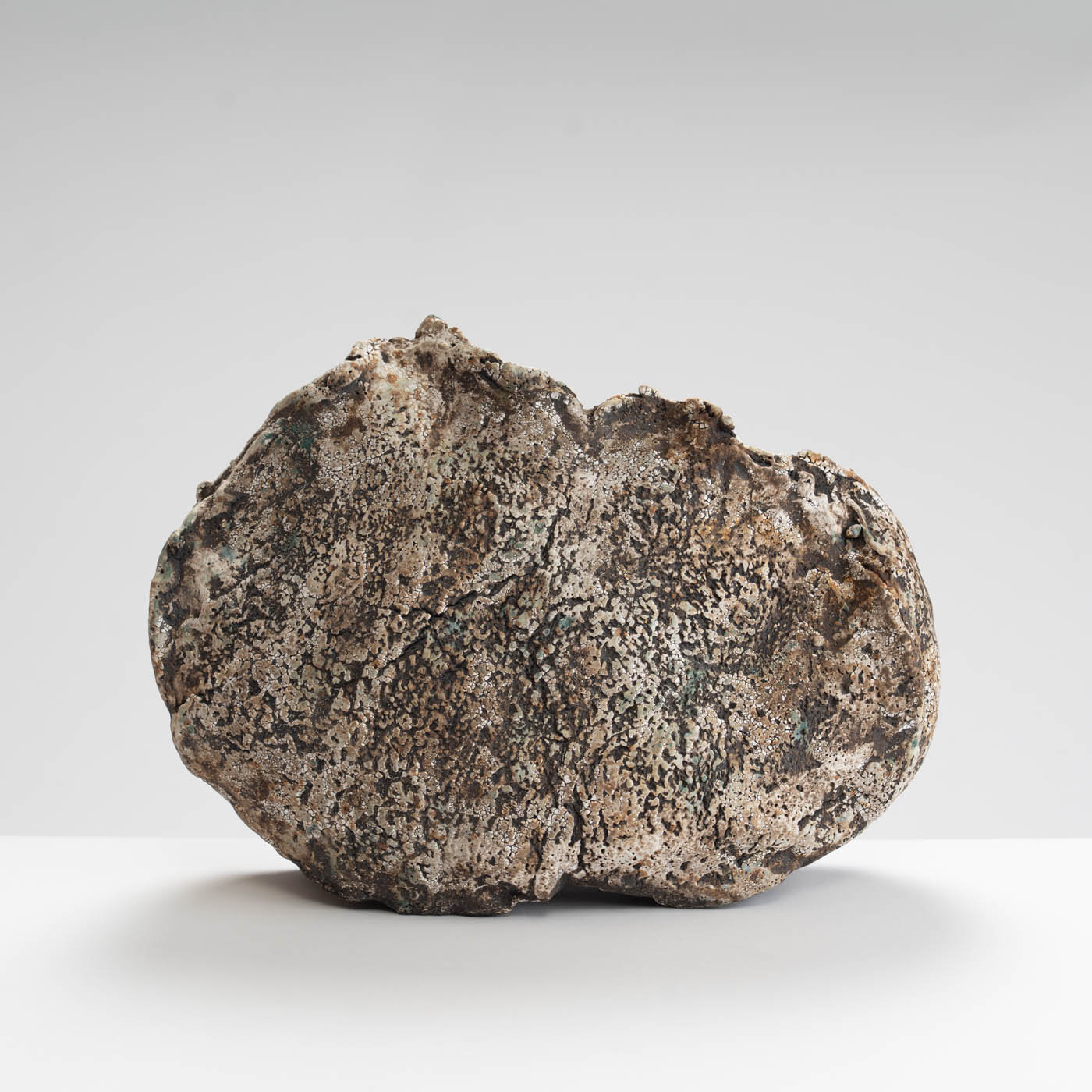 LB556Y140 Enclosed Rock Form