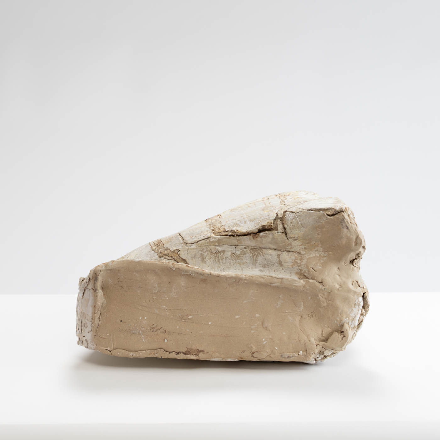 LB556Y95 Enclosed Rock Form