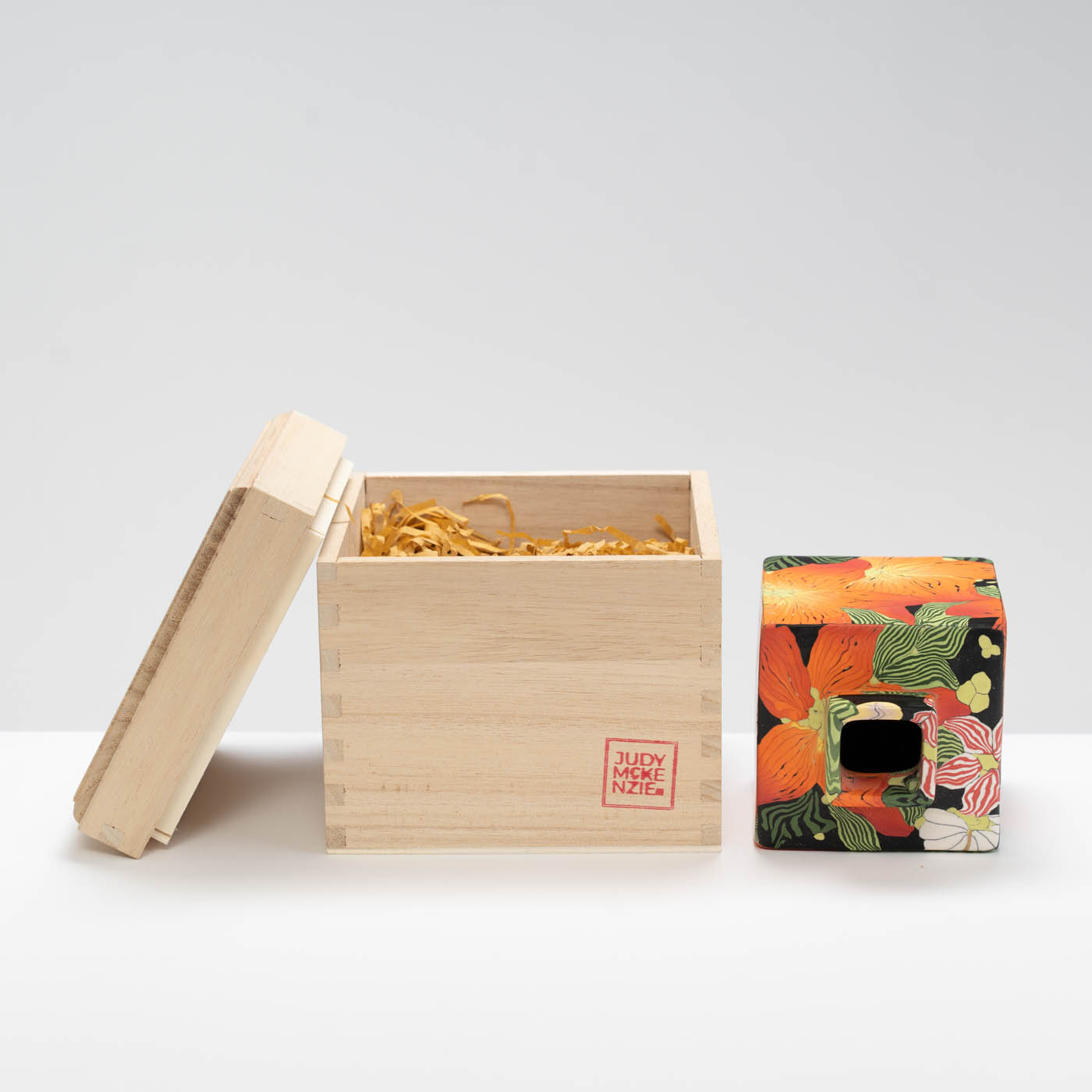 JM570Y12 Orange Lily Cubed Bottle