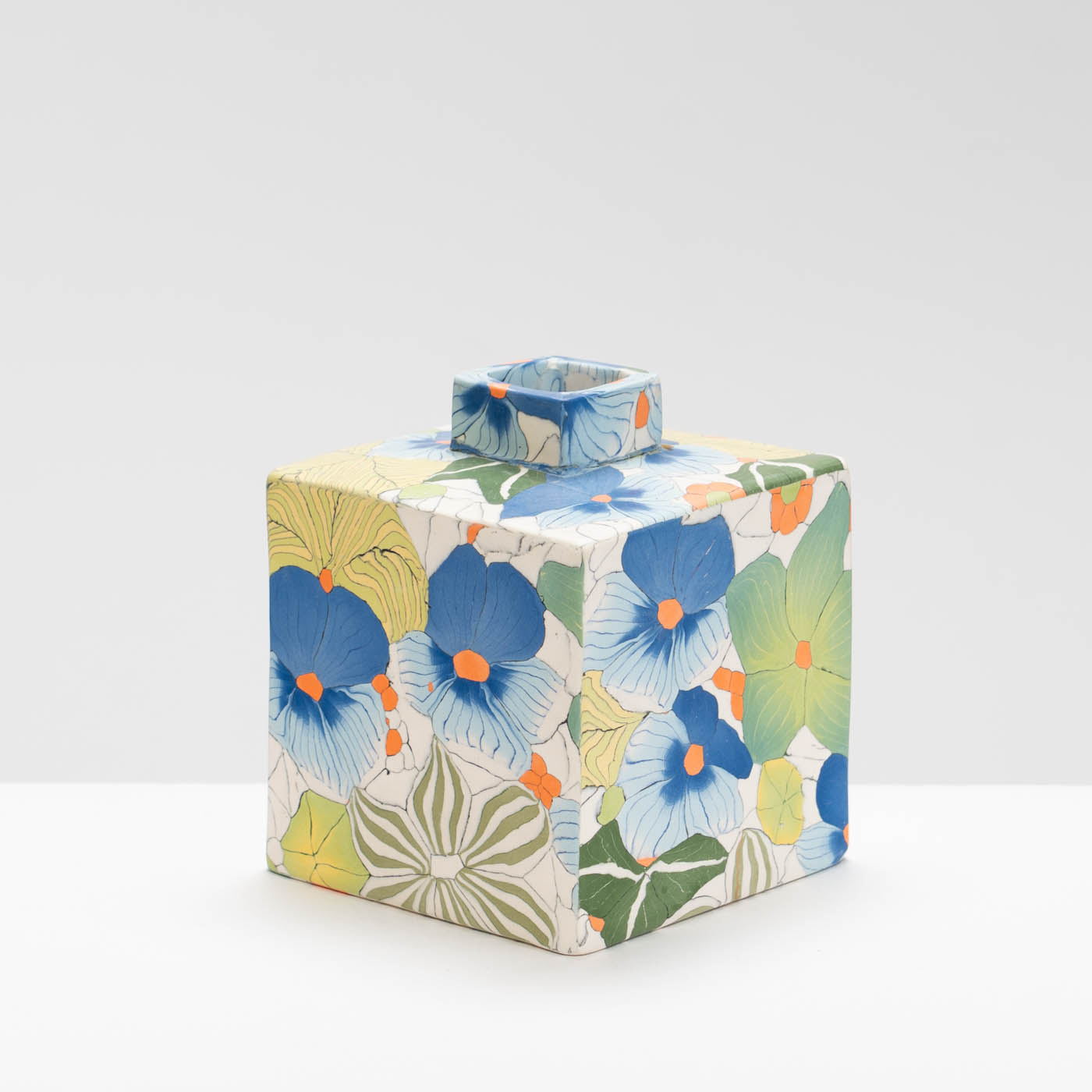 JM570Y13 Blue Pansy Cubed Bottle