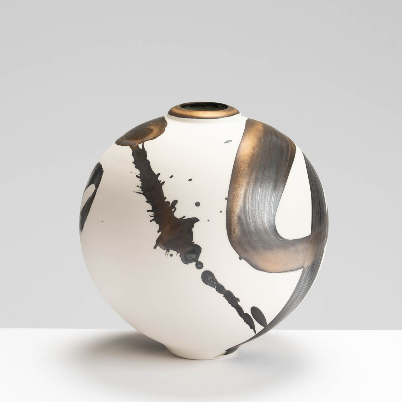 TT525Y230 Small Moon Jar Gold Splash