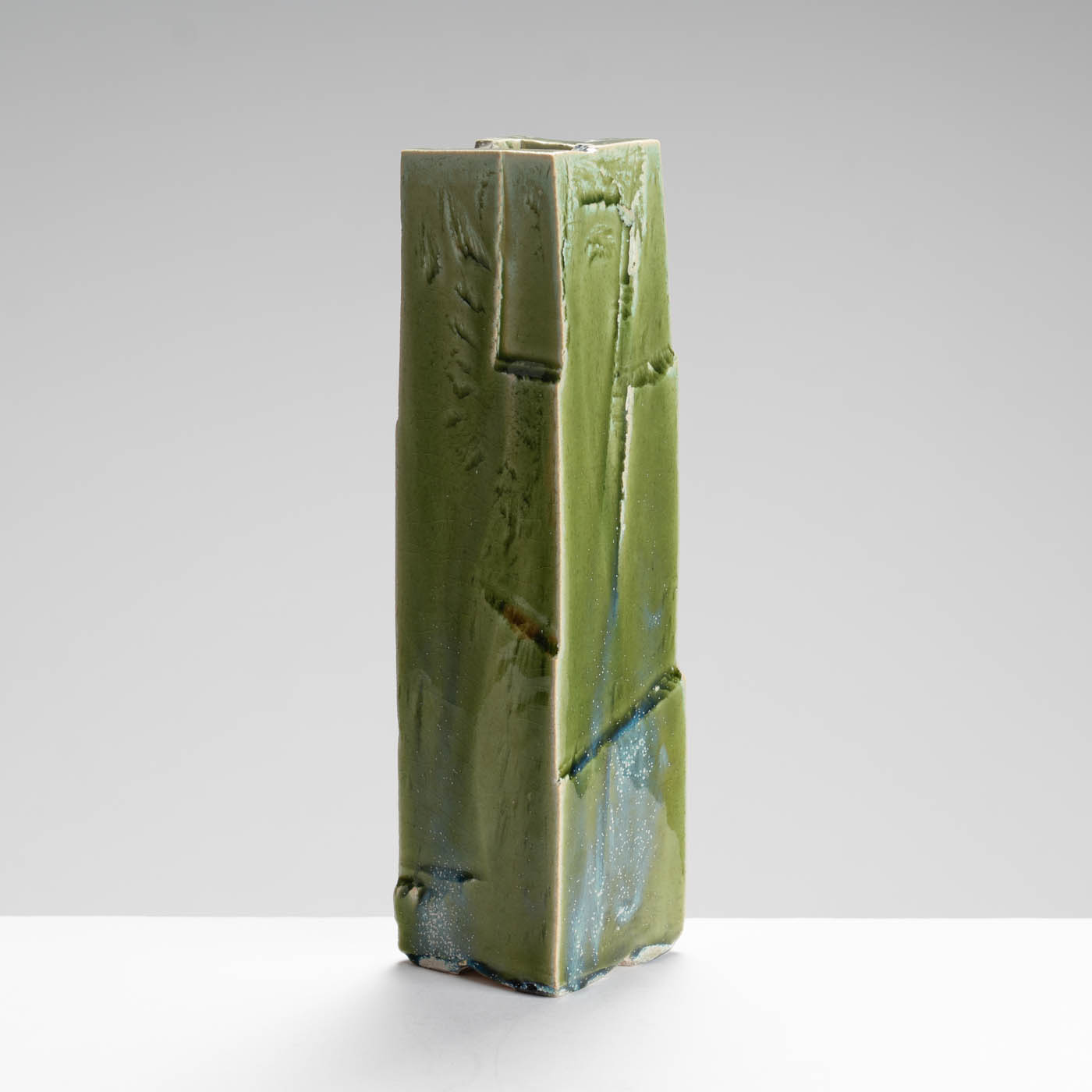 DB215Y119 Tall vase form