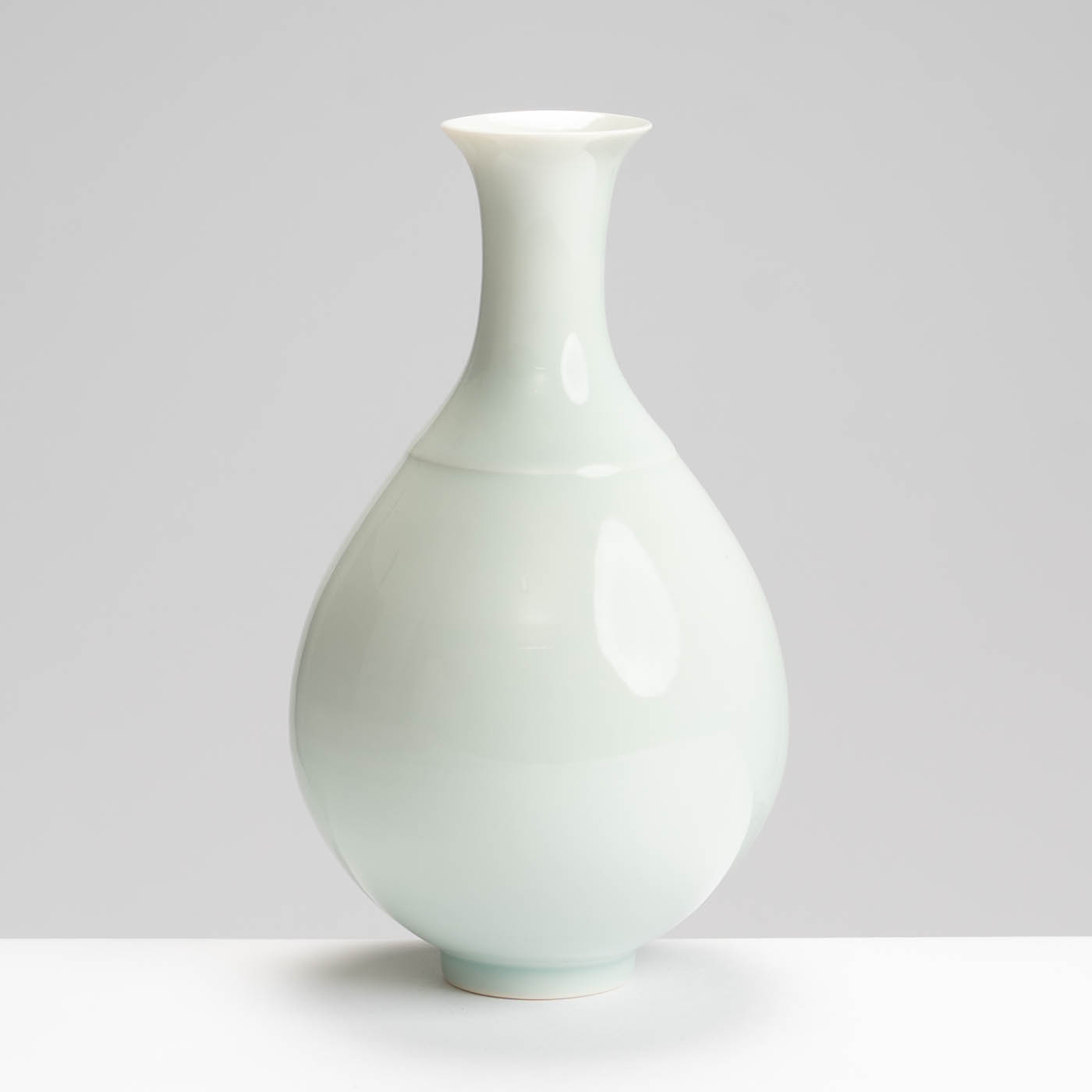 RH578Y115 Round Vase Pale Celadon