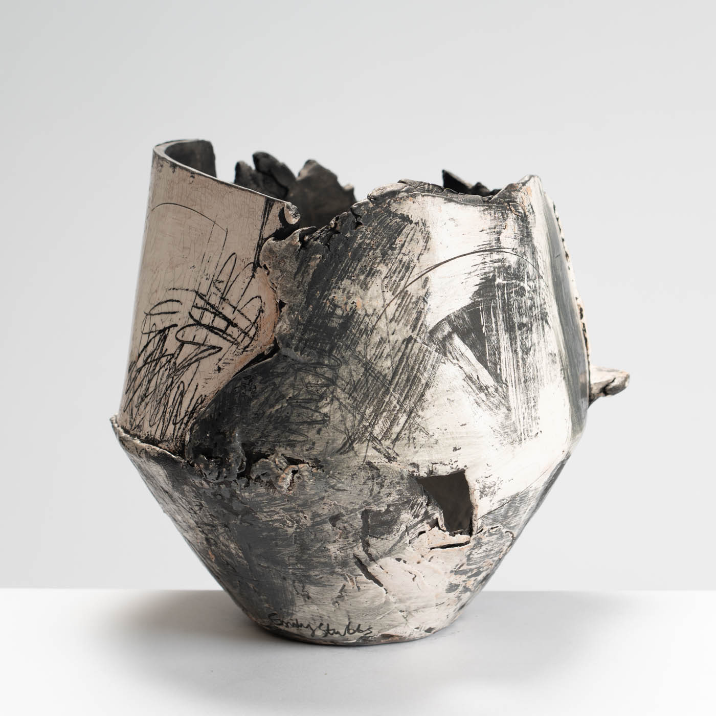 ES582Y62 Large Black Fragmented Vessel