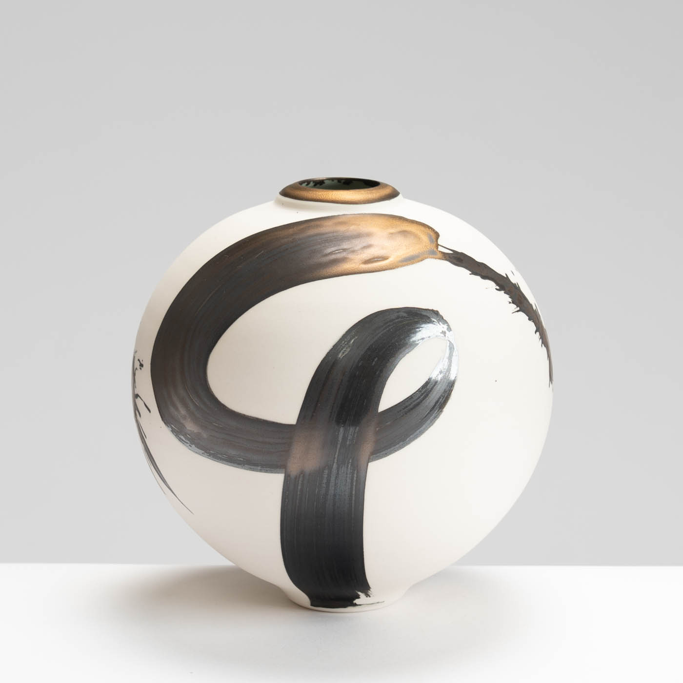 TT525Y230 Small Moon Jar Gold Splash