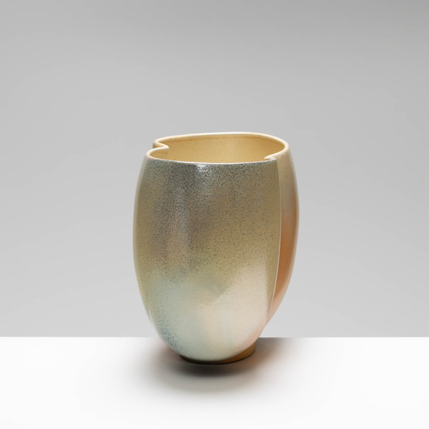 RK53Y198 Large Double-Curled Bowl