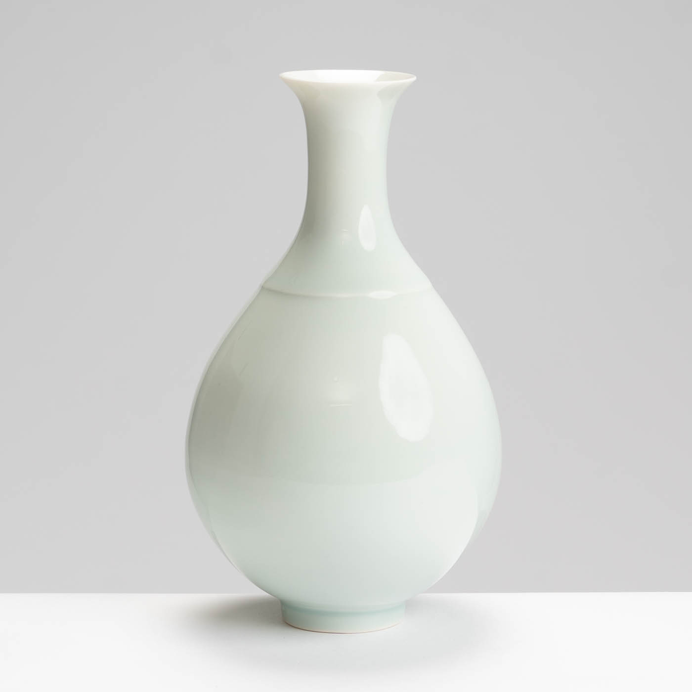 RH578Y115 Round Vase Pale Celadon