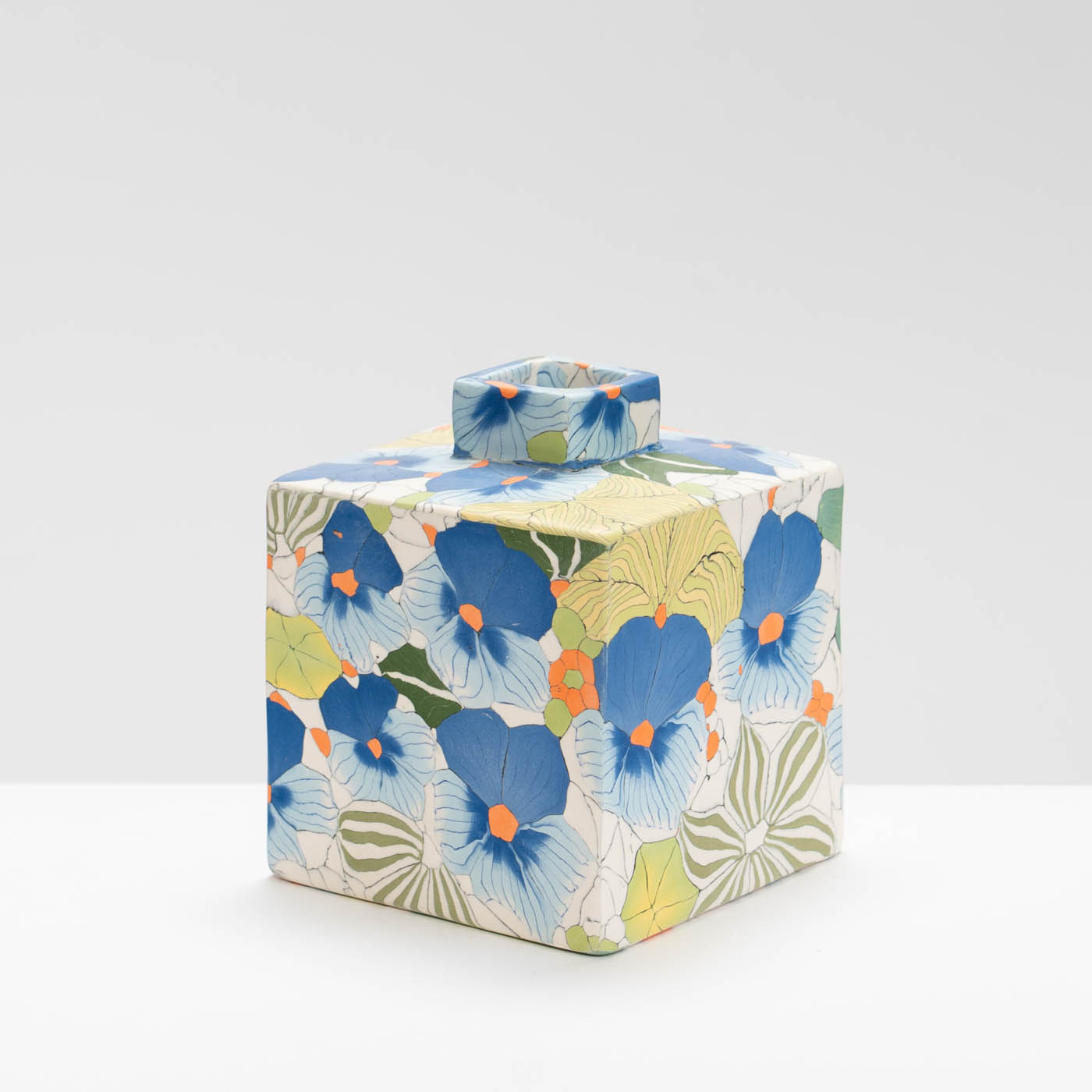 JM570Y13 Blue Pansy Cubed Bottle