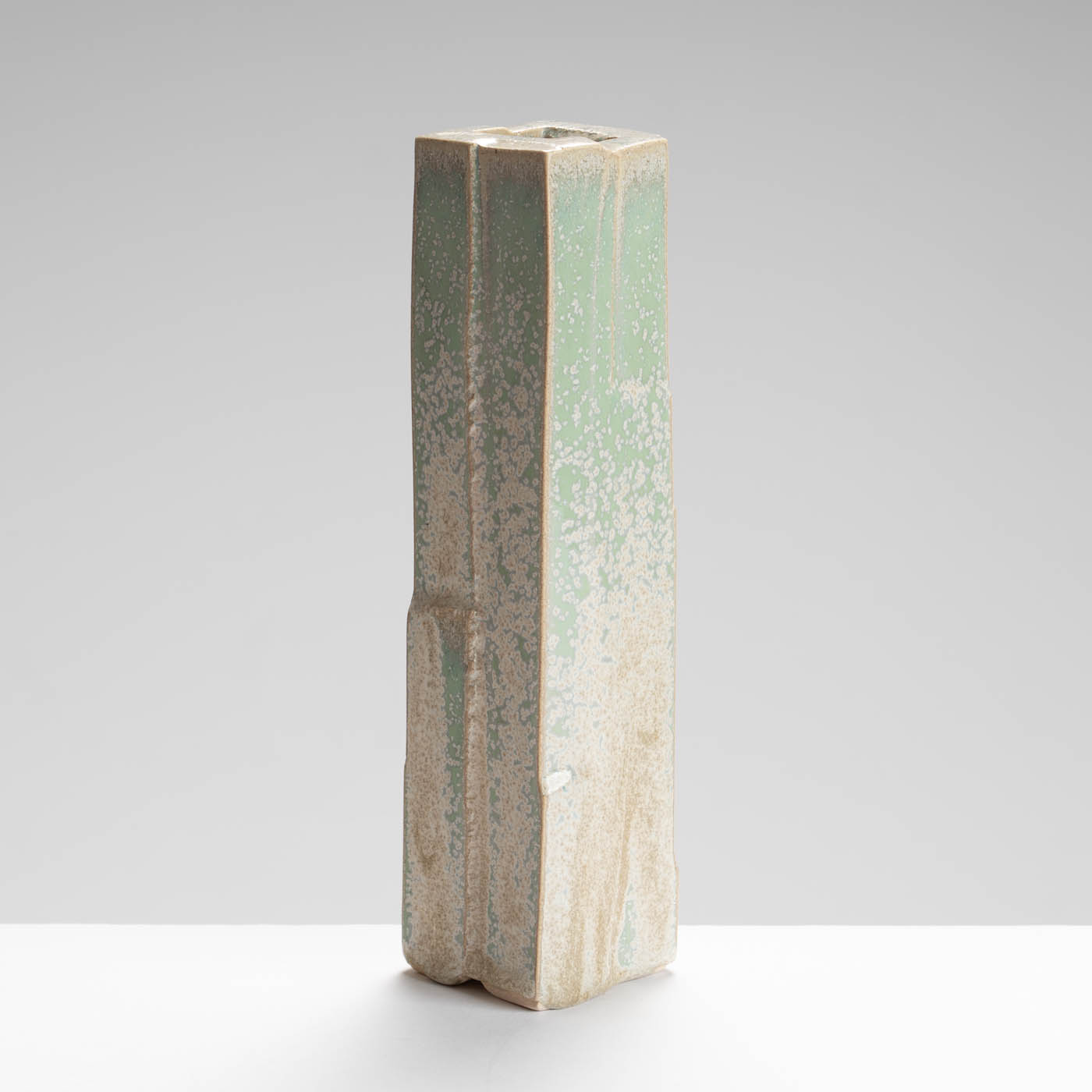 DB215Y123 Tall vase form