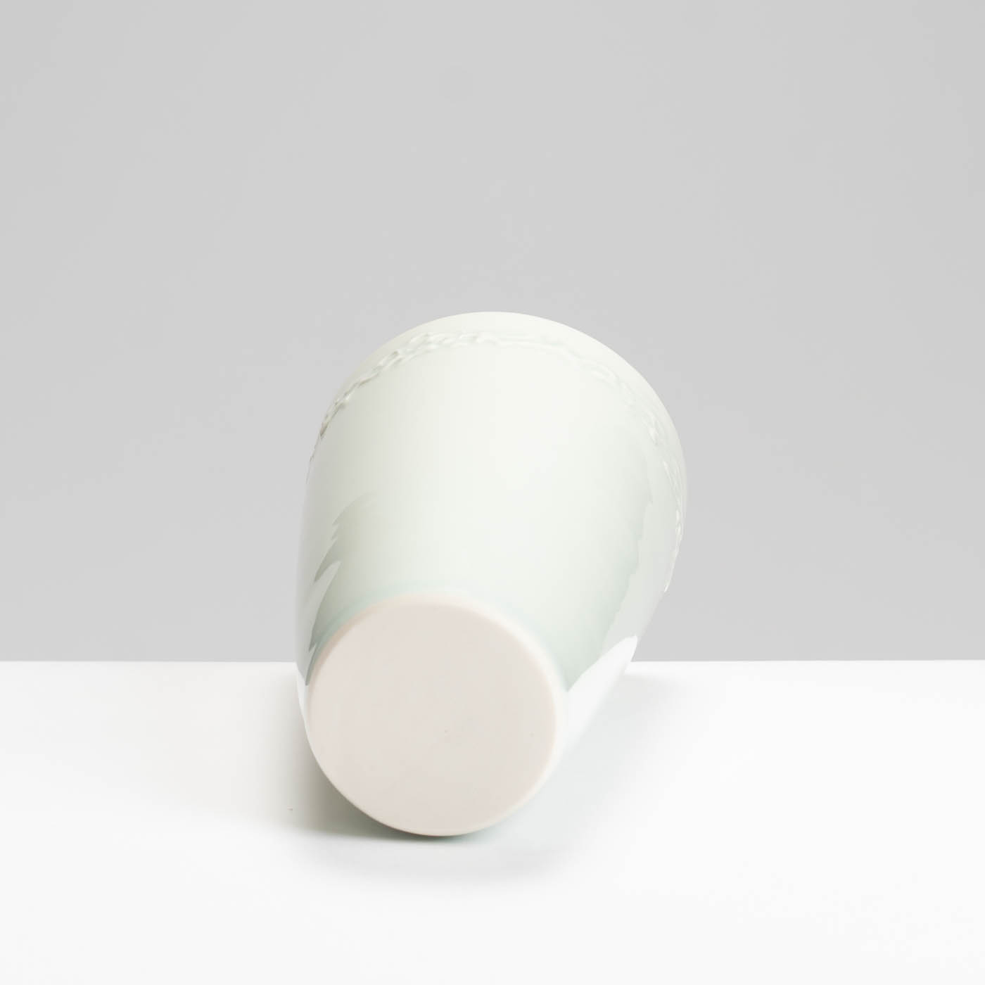 RH578Y129 Beaker Vase Pale Celadon