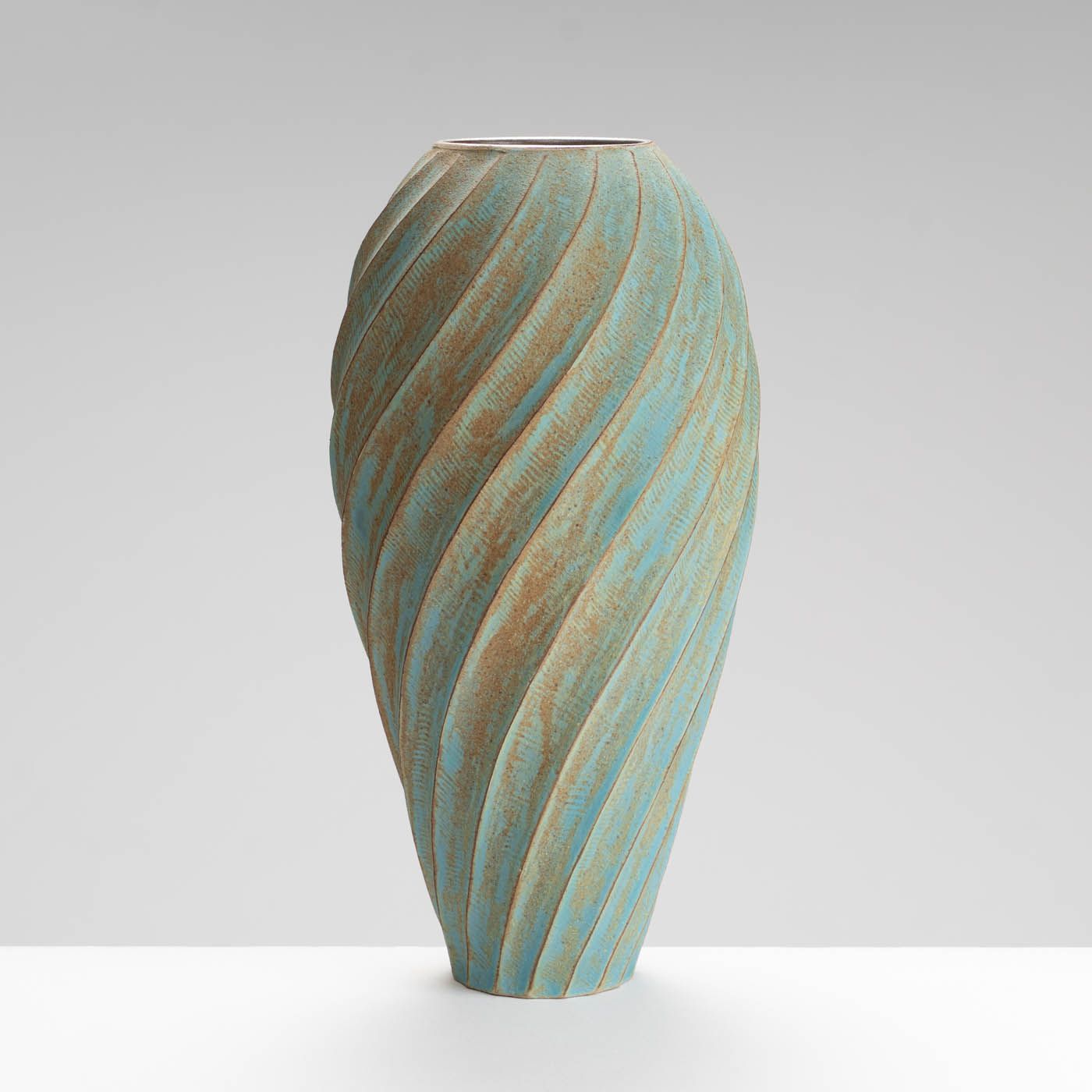 EM183Y961 Twist Faceted Vase