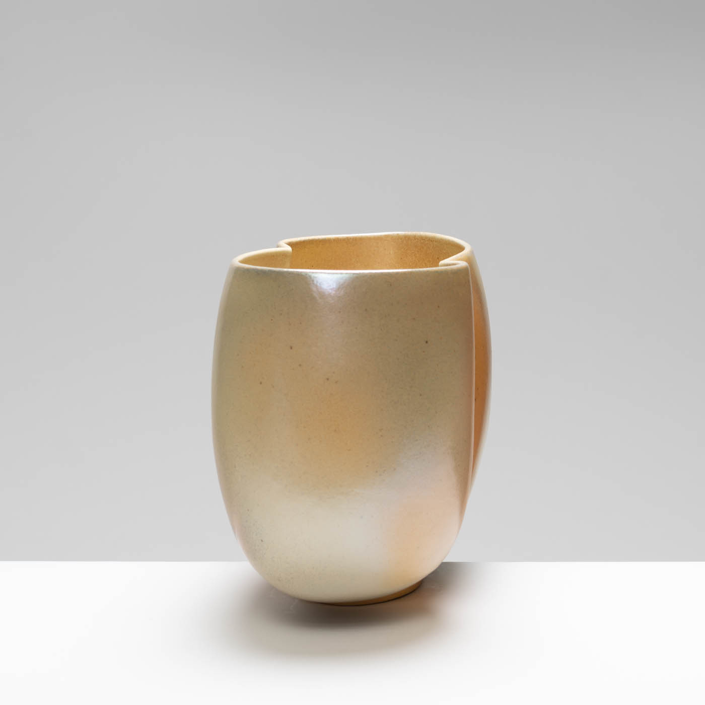 RK53Y198 Large Double-Curled Bowl