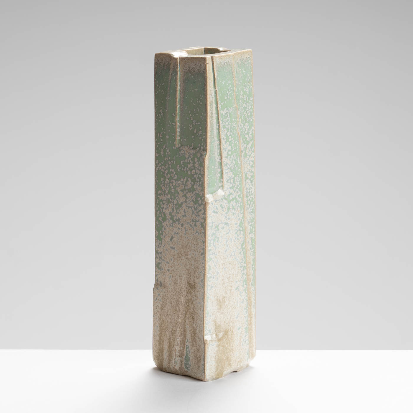 DB215Y123 Tall vase form