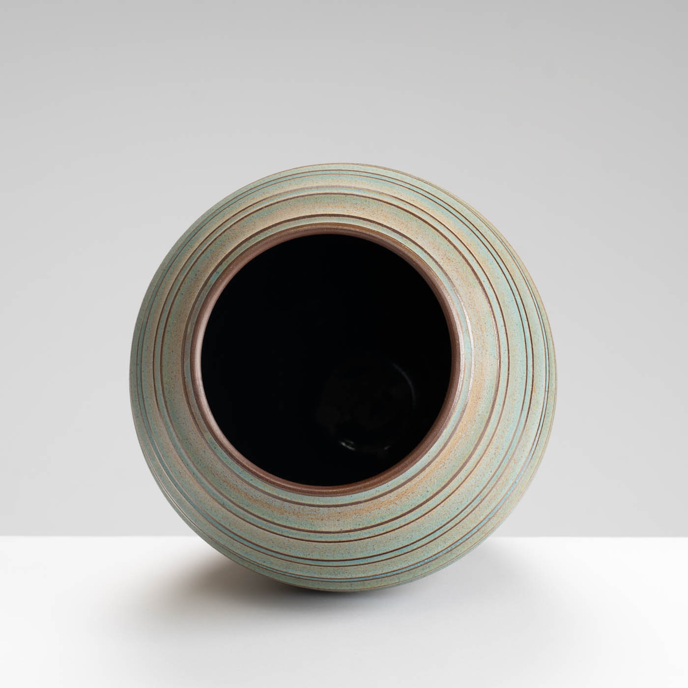 EM183Y958 Lantern Vase