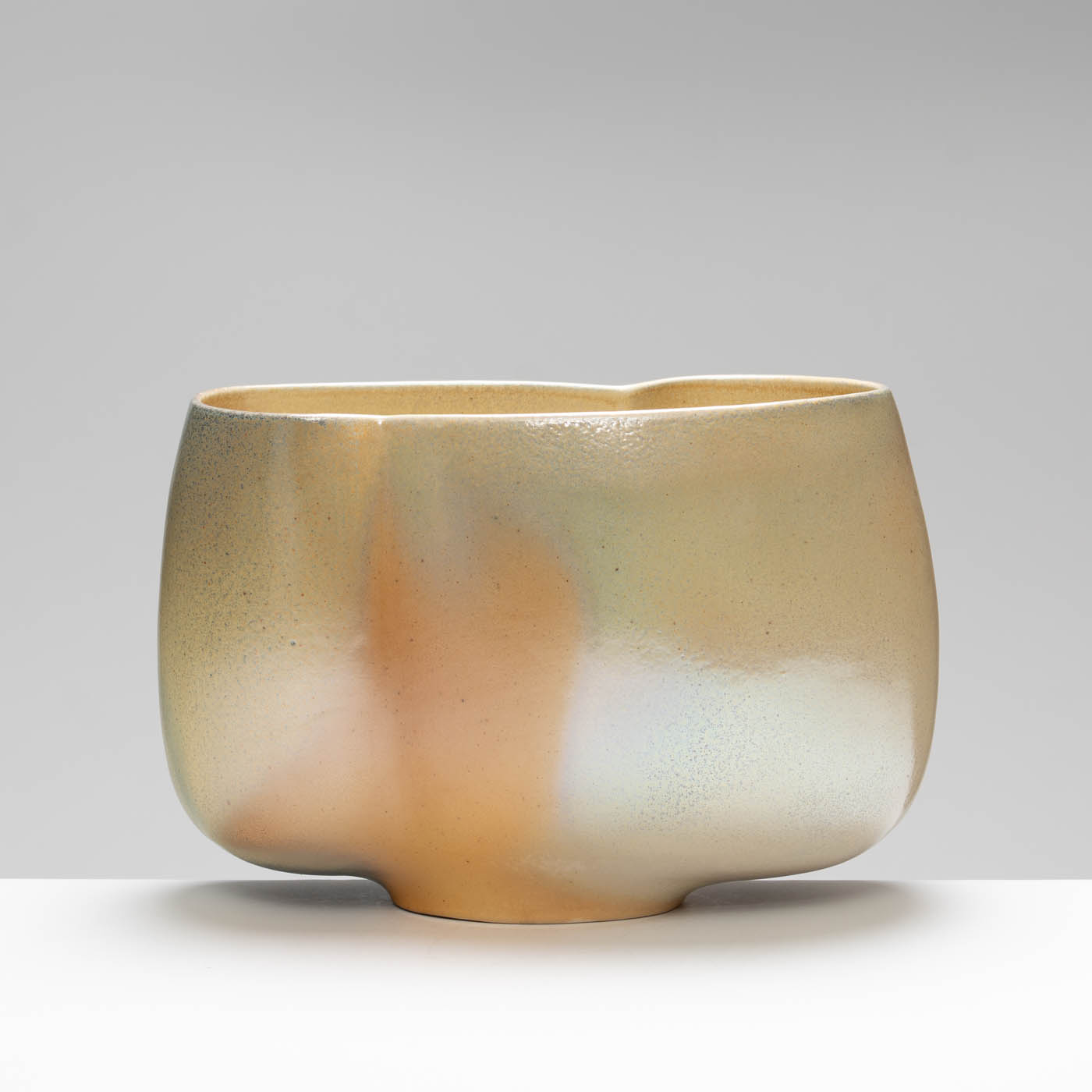 RK53Y198 Large Double-Curled Bowl