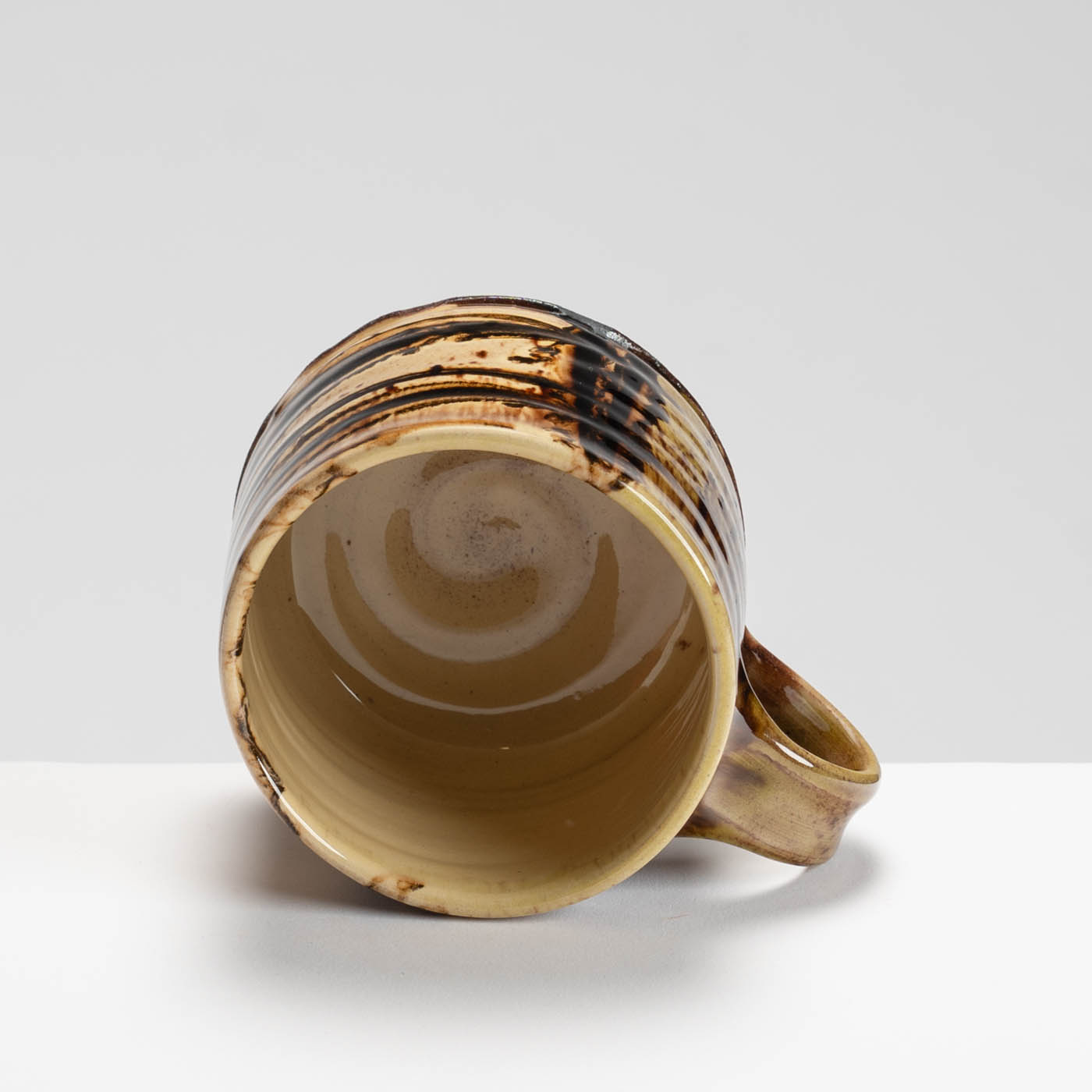 RK561Y047 Medium Mug