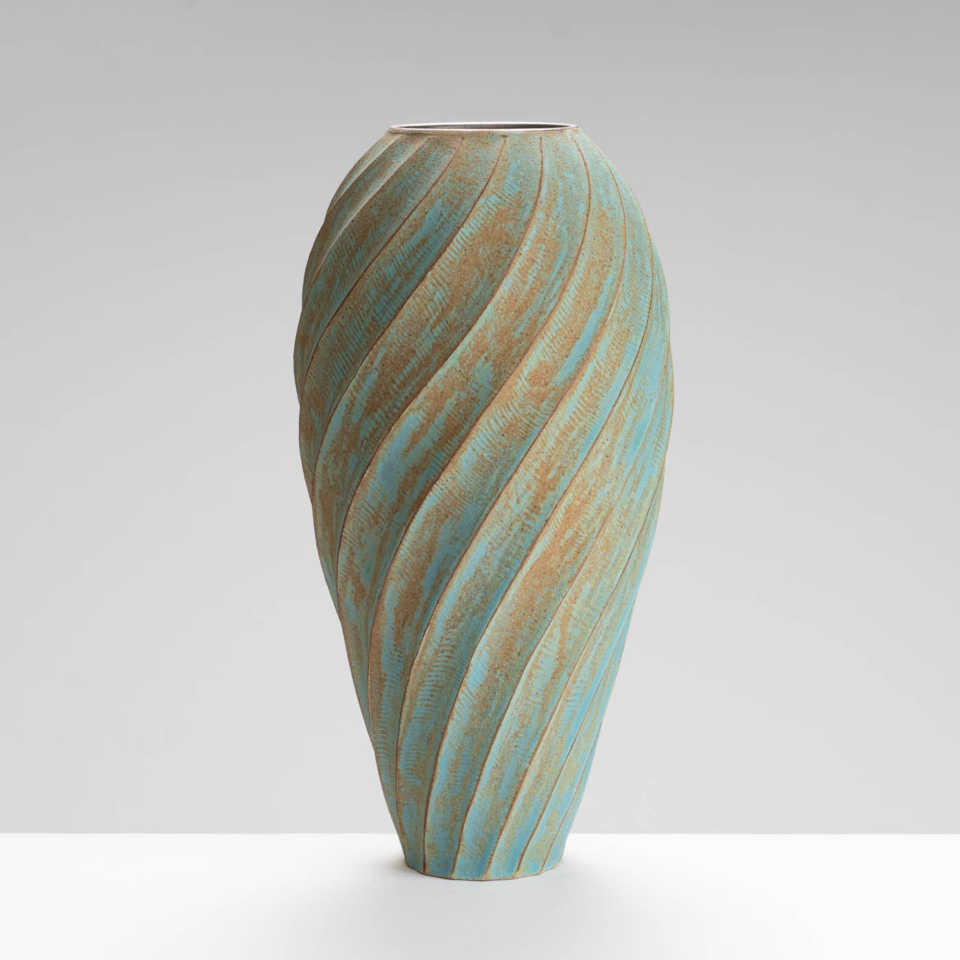 EM183Y961 Twist Faceted Vase