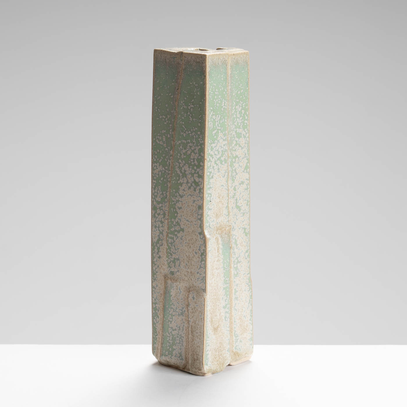 DB215Y123 Tall vase form