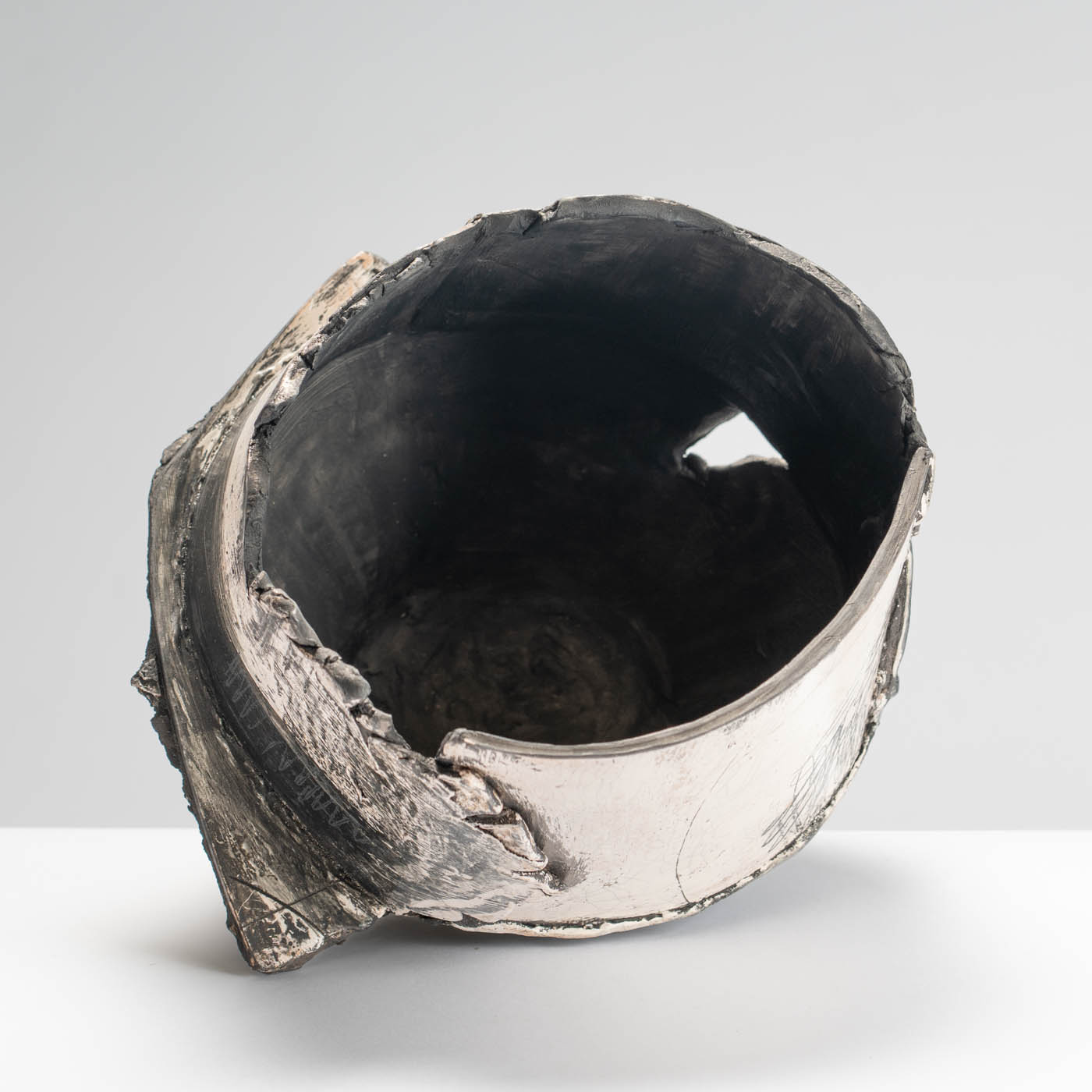 ES582Y62 Large Black Fragmented Vessel