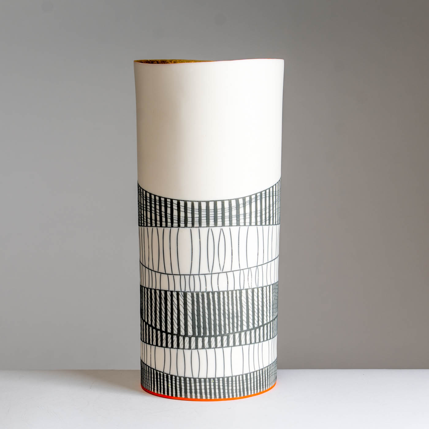 LS345Y785 Tall Cylinder Vessel with 23ct Gold Interior
