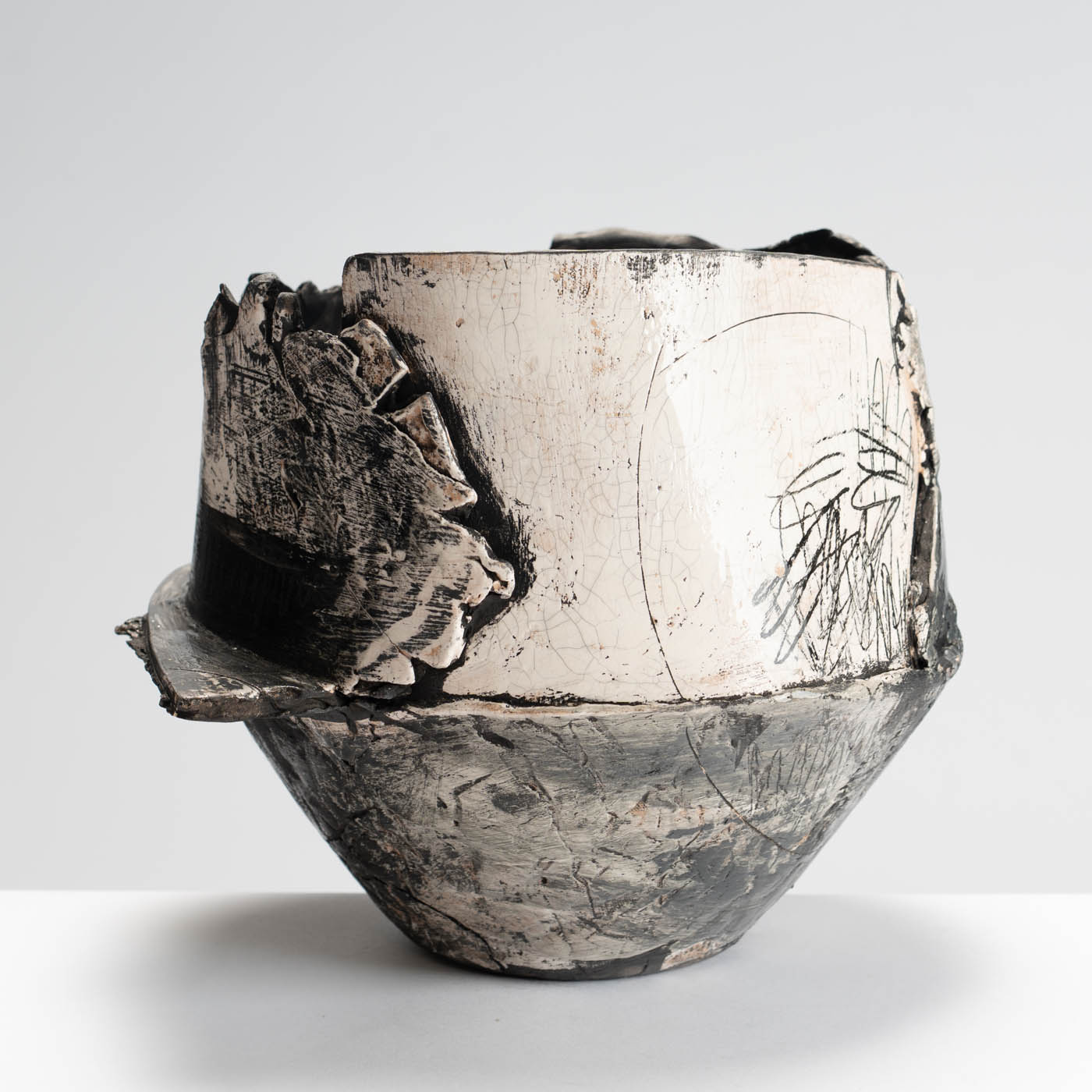 ES582Y62 Large Black Fragmented Vessel
