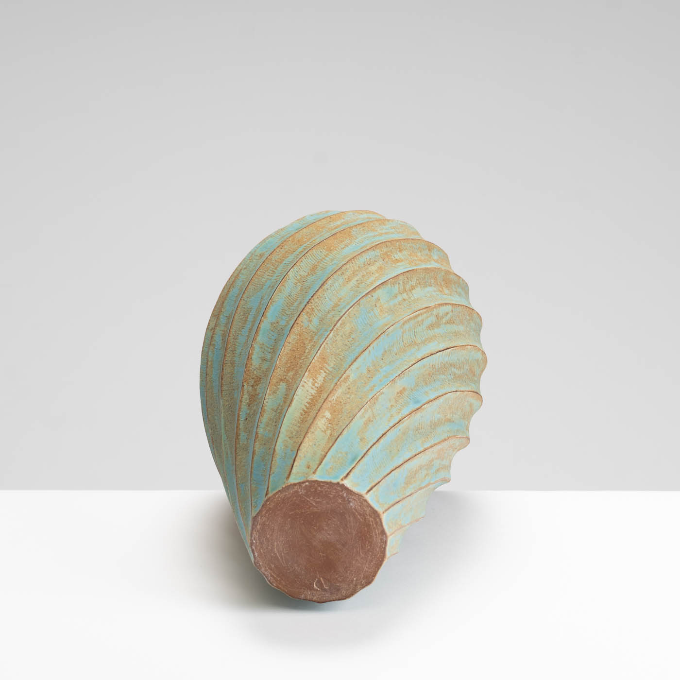EM183Y961 Twist Faceted Vase