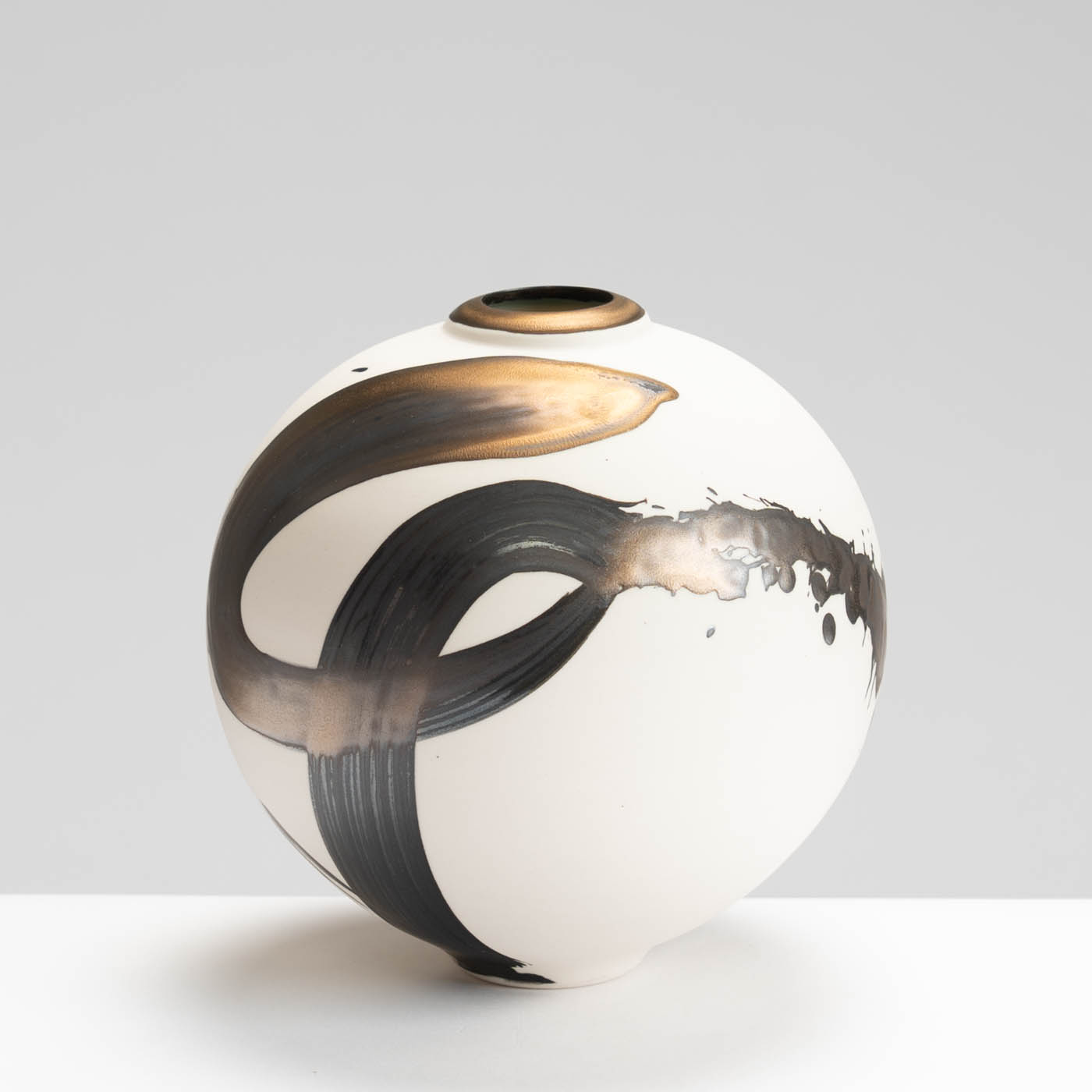 TT525Y230 Small Moon Jar Gold Splash