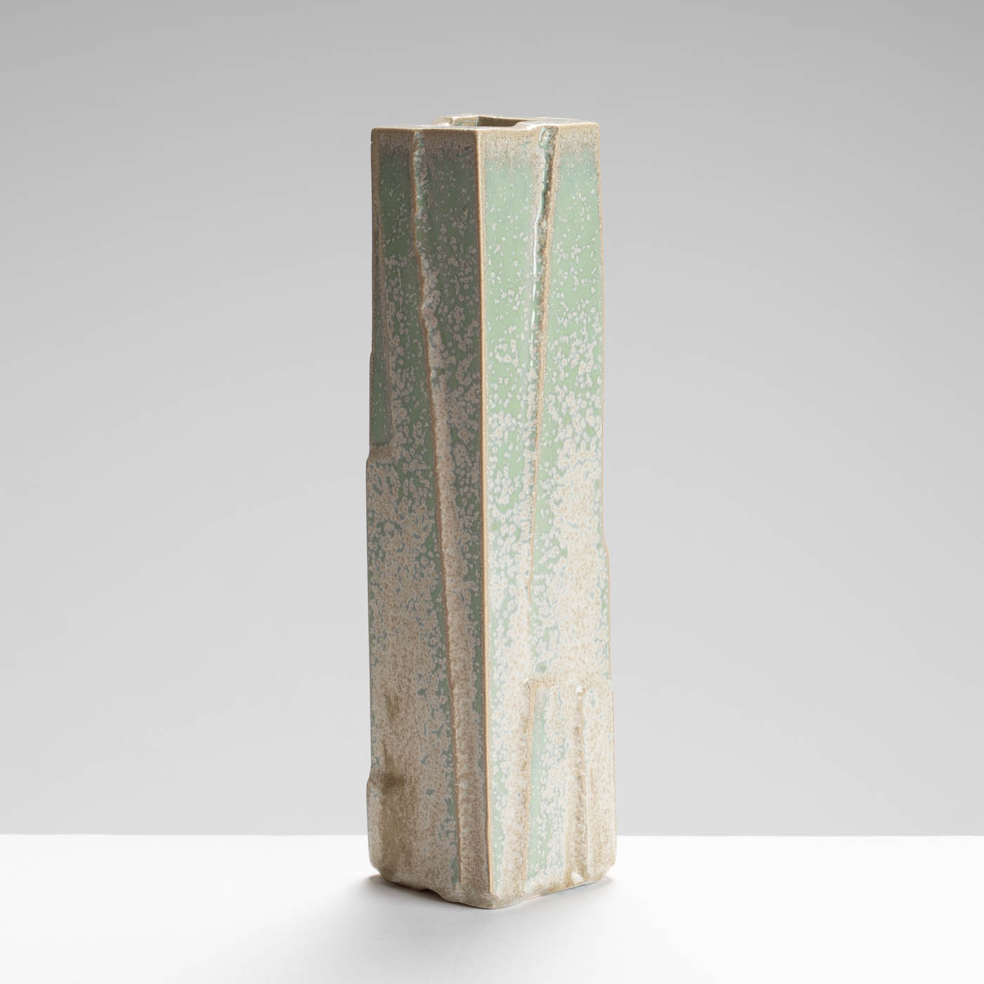 DB215Y123 Tall vase form