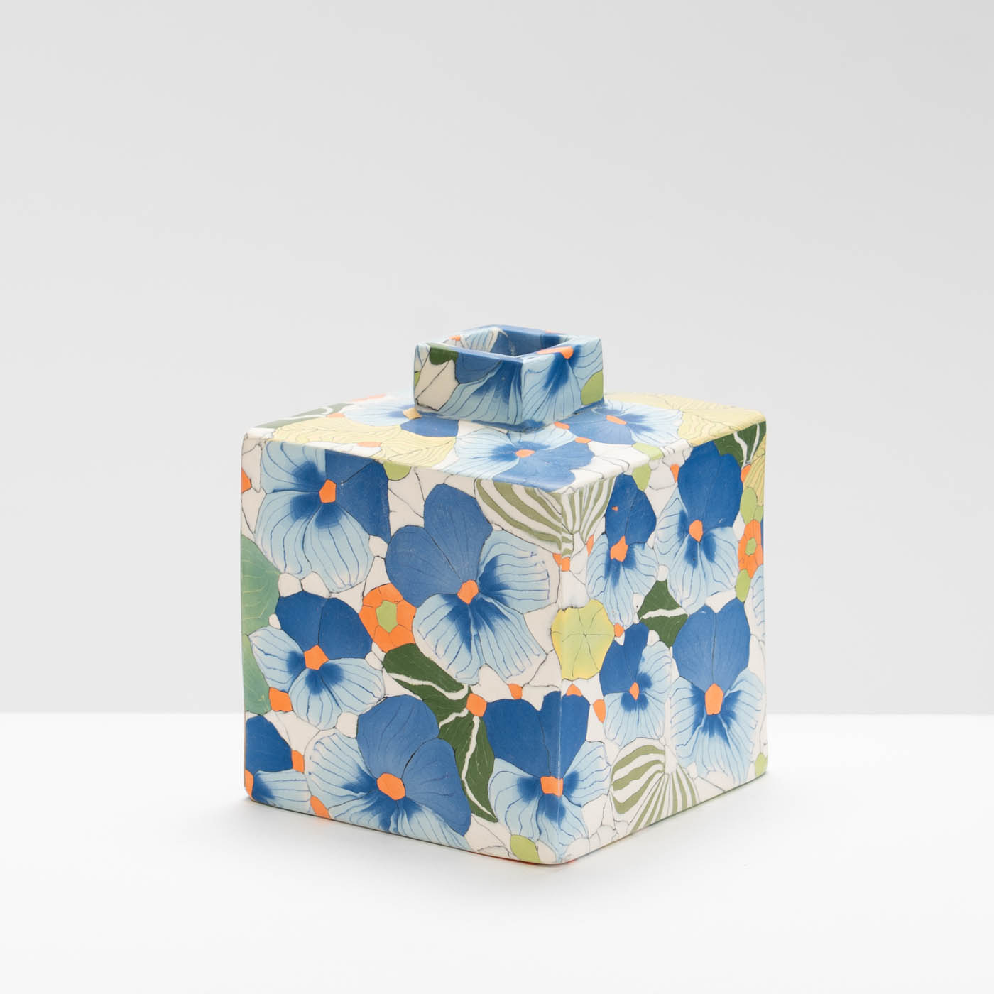 JM570Y13 Blue Pansy Cubed Bottle