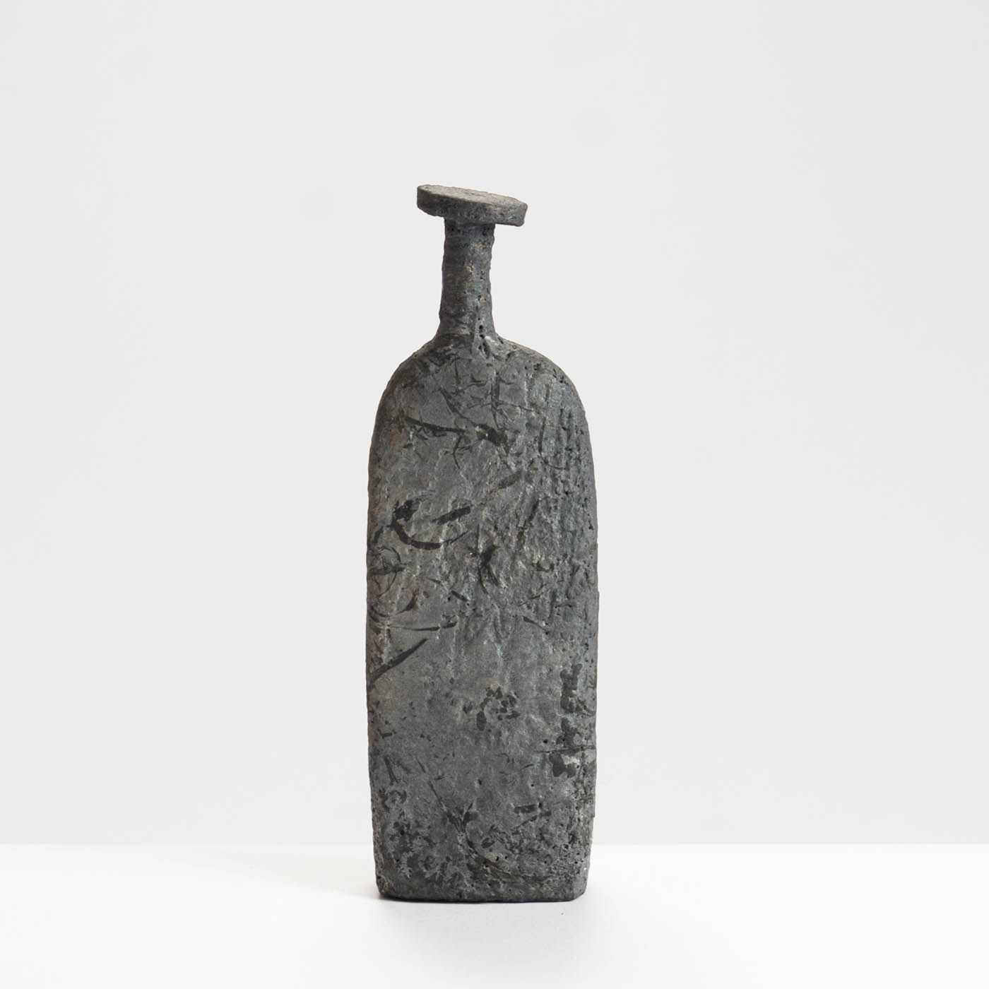 UM590Y57 Bottle
