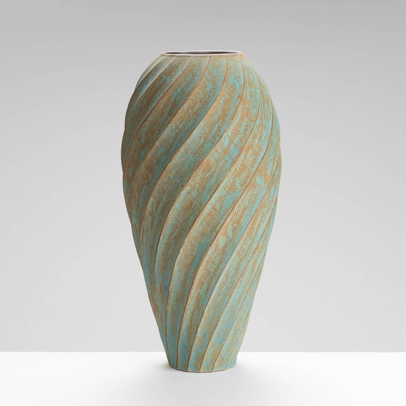 EM183Y961 Twist Faceted Vase