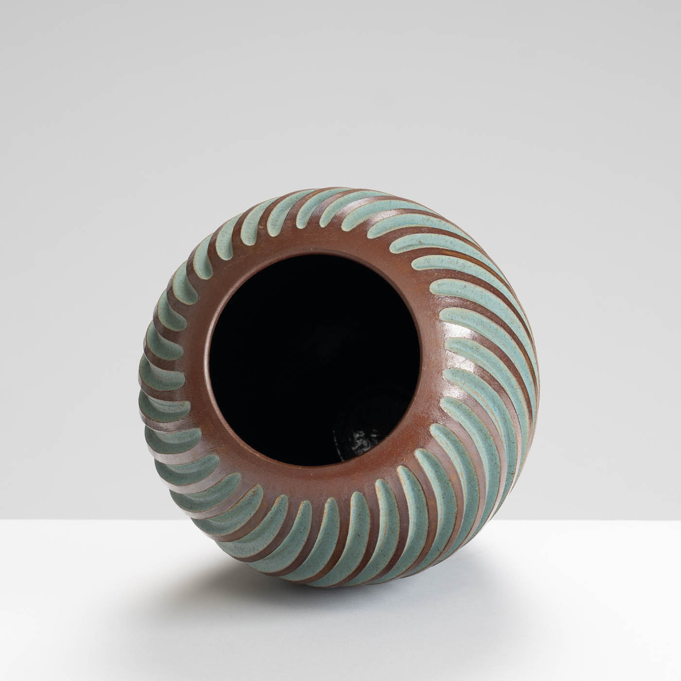 EM183Y959 Carved Ball