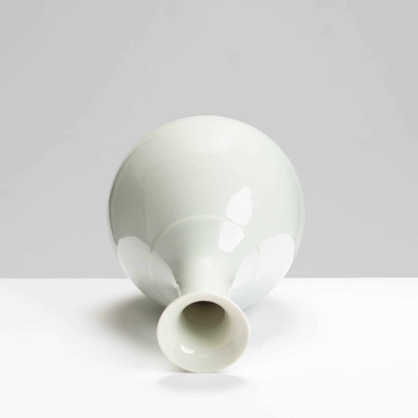 RH578Y115 Round Vase Pale Celadon