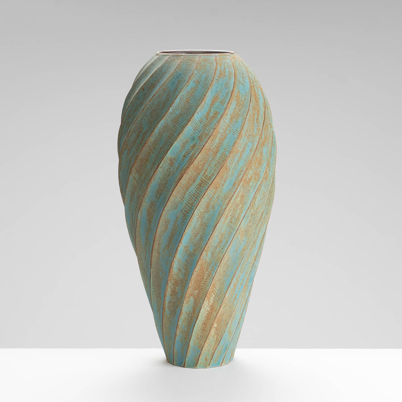 EM183Y961 Twist Faceted Vase