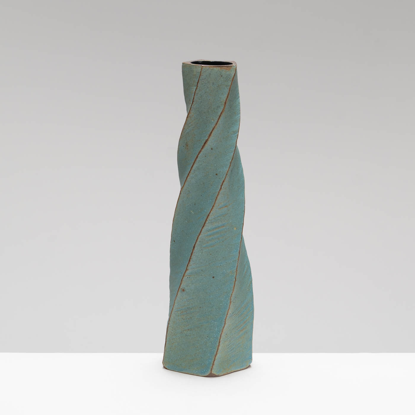 EM183Y967 Twist Faceted Vase Tall