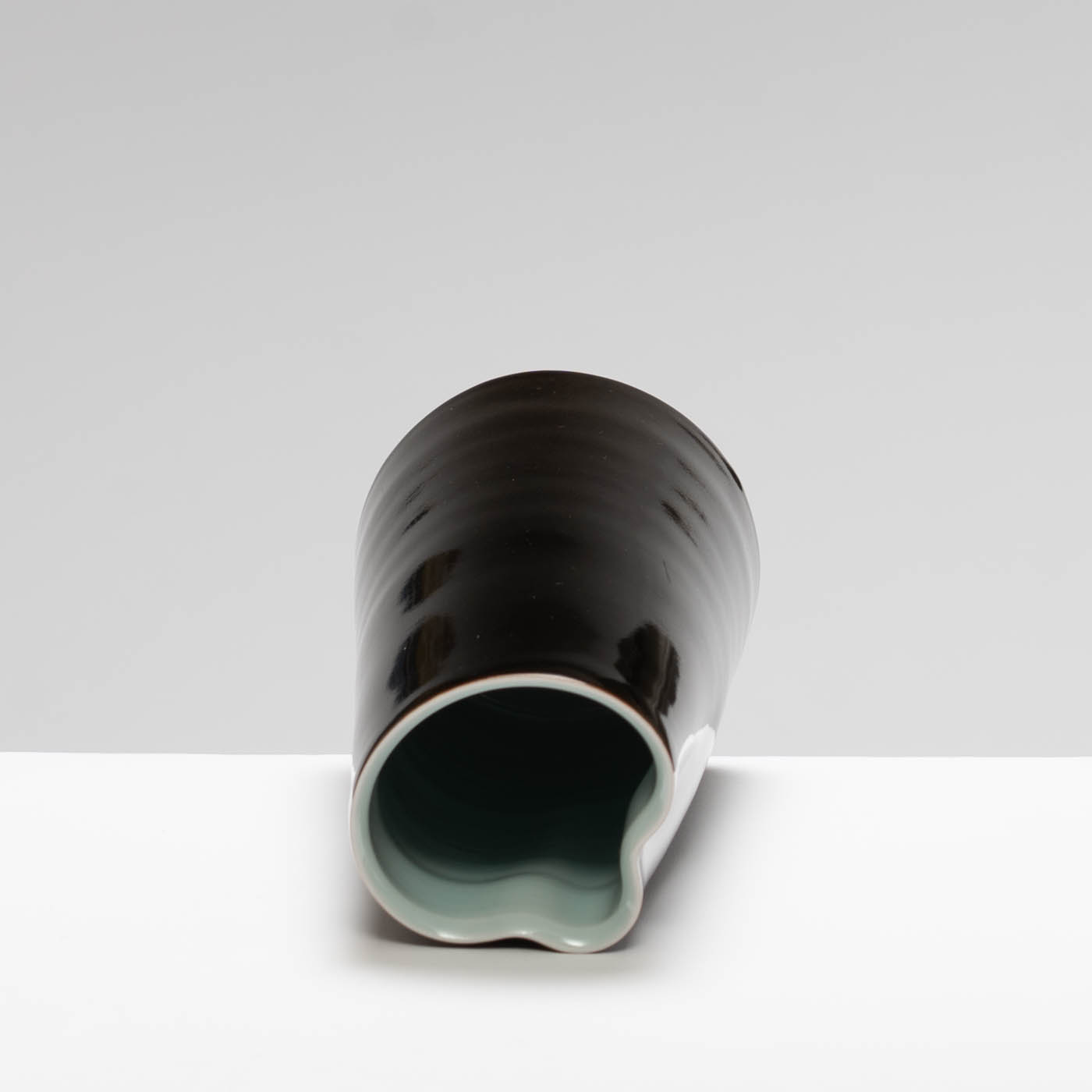CK233Y1689 Tenmoku and Celadon 'Cloud' Pot