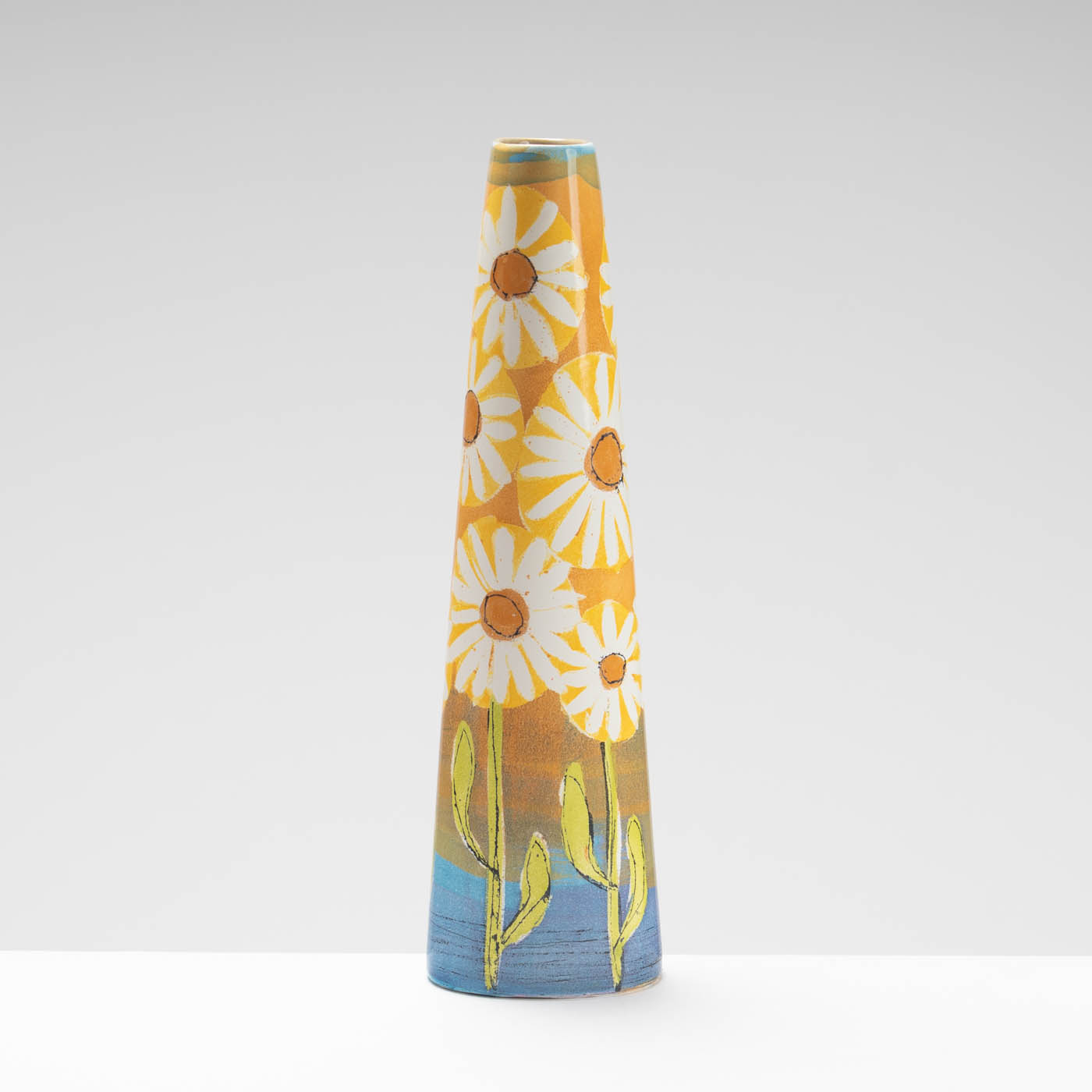 LK256Y544 Cone Vase Orange Daisies