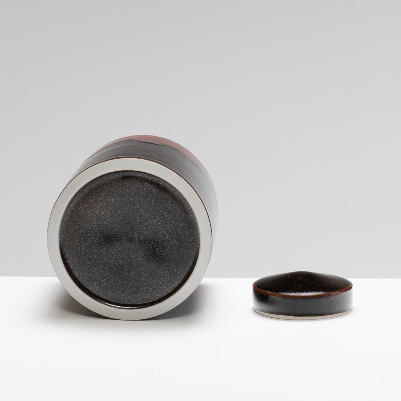 CK233Y1692 Tenmoku Lidded Jar