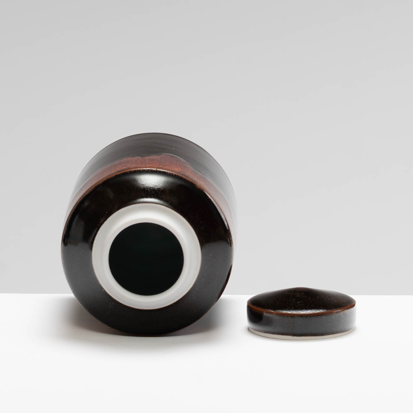 CK233Y1692 Tenmoku Lidded Jar