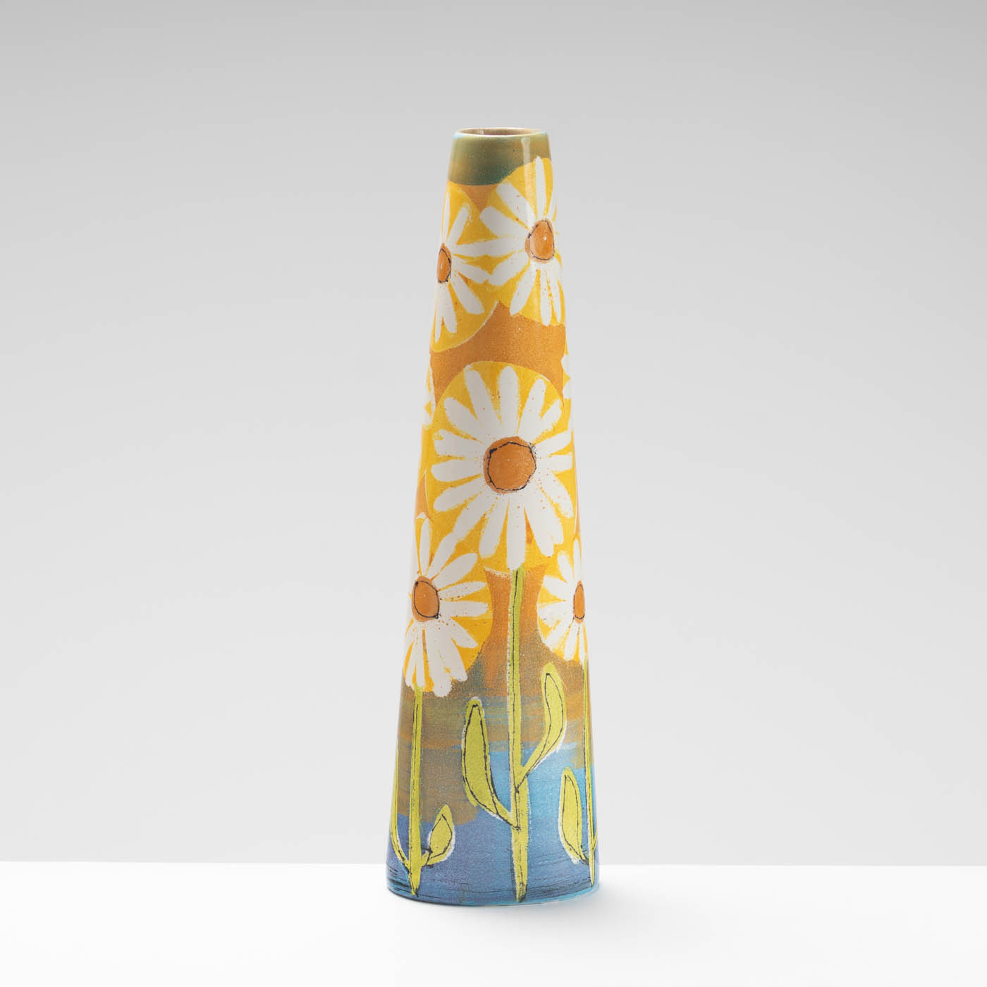 LK256Y544 Cone Vase Orange Daisies