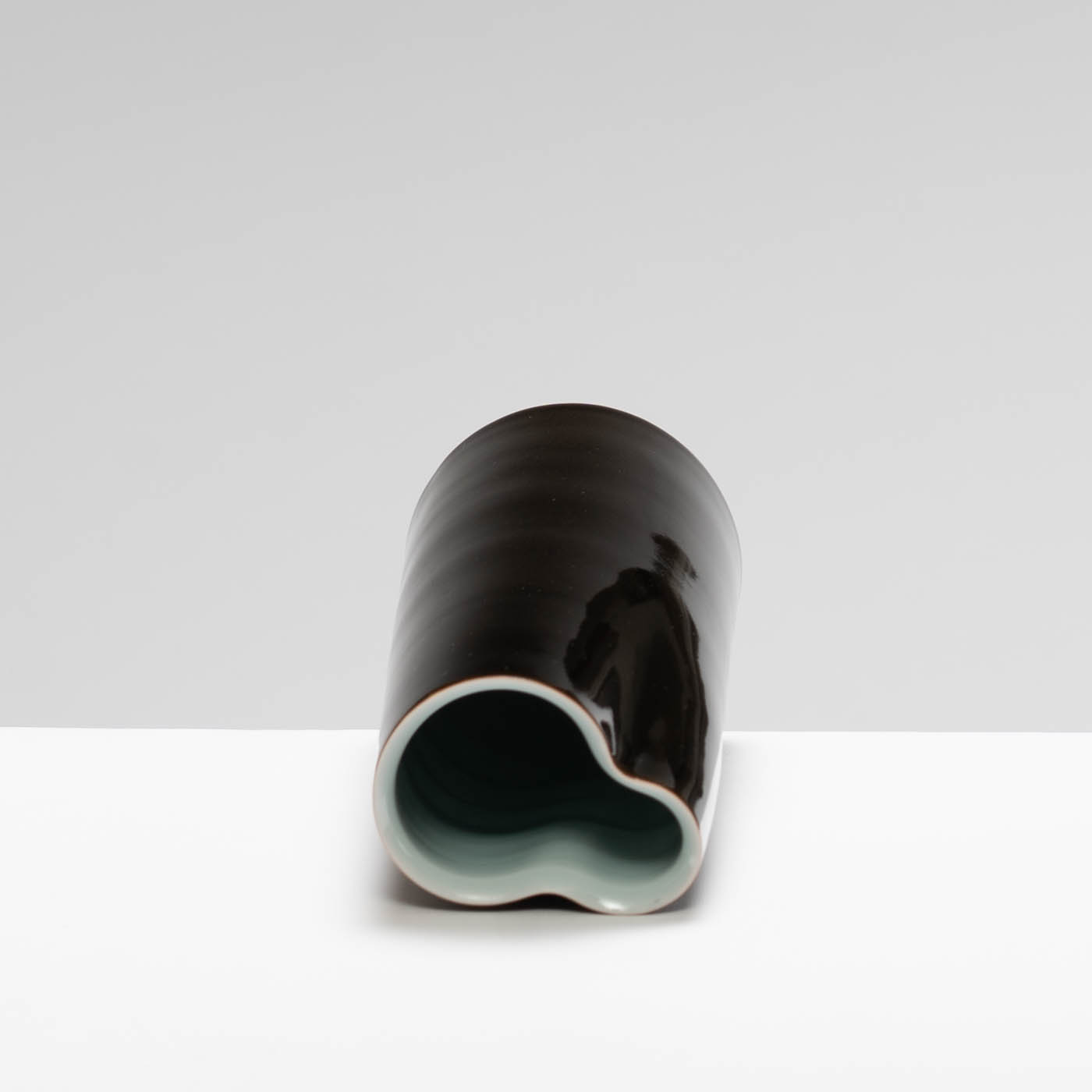 CK233Y1688 Tenmoku and Celadon 'Cloud' Pot