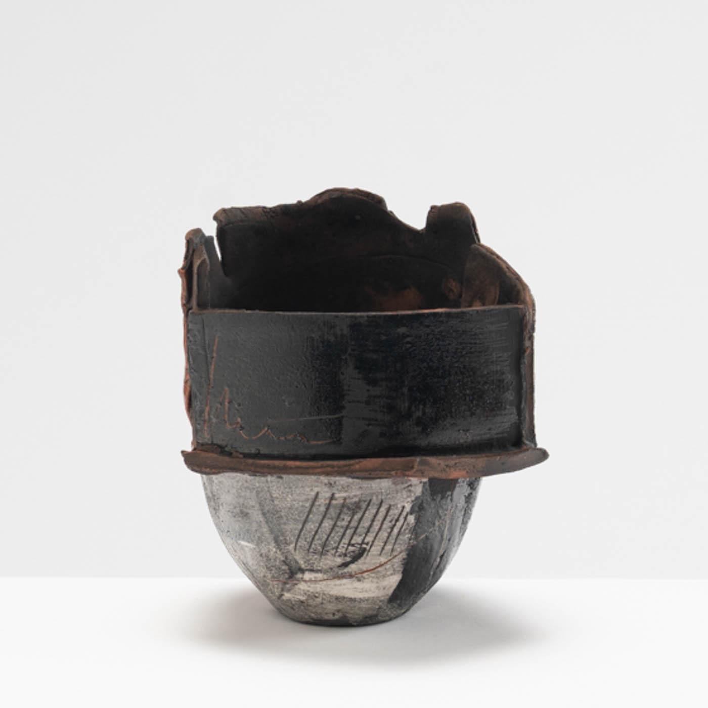 ES582Y74 Small Black & White Fragmented Vessel