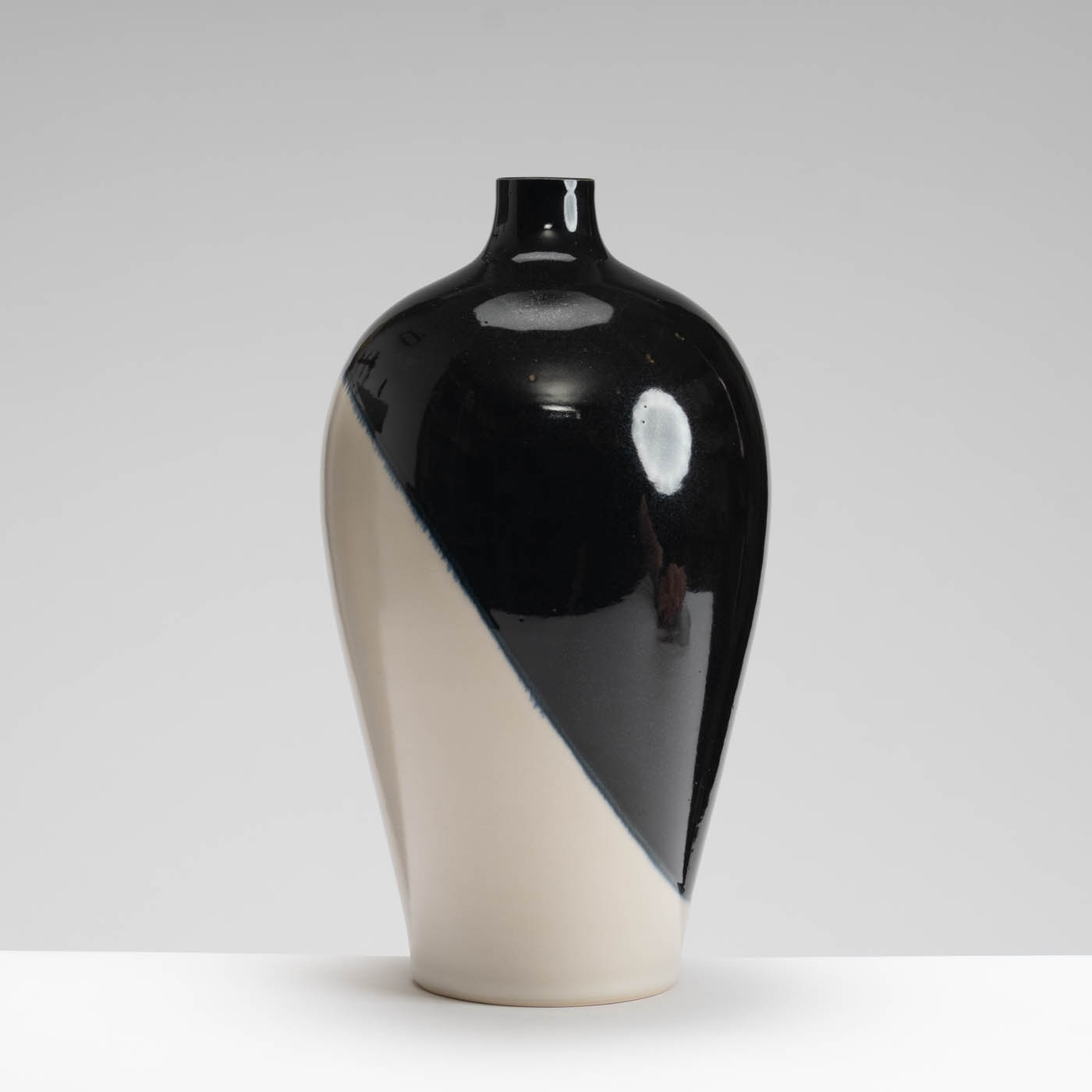 SS349Y378 High-Shouldered Vase Large