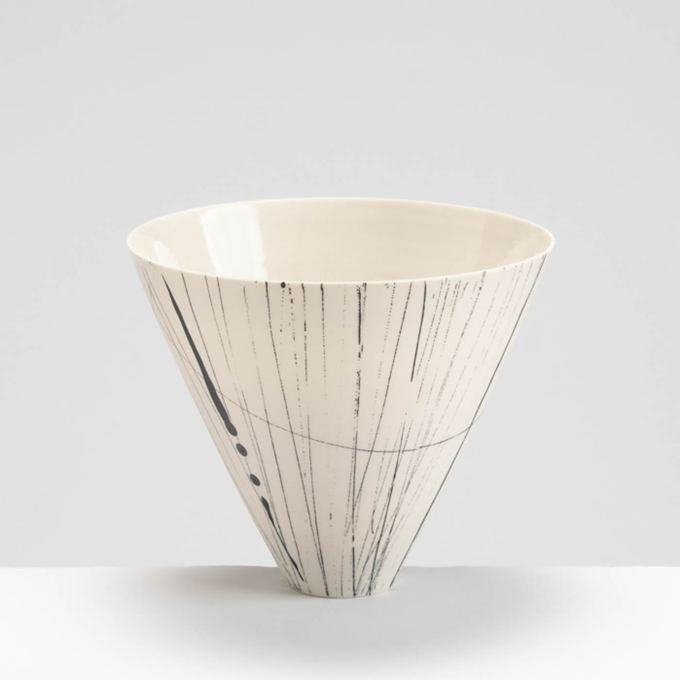 AT488Y559 V Bowl Pebble